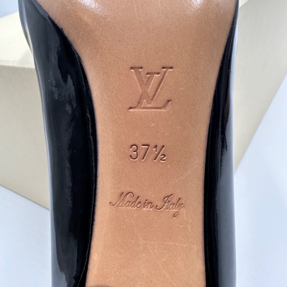 LOUIS VUITTON “OH REALLY” Padlock Round Toe Black Pumps - Picture 13 of 16